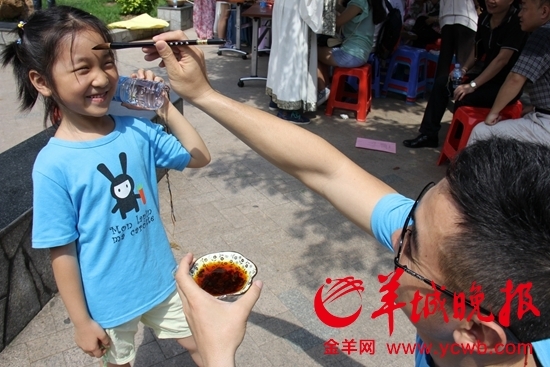 肇庆端午古风:斗百草射五毒装香囊编五色丝